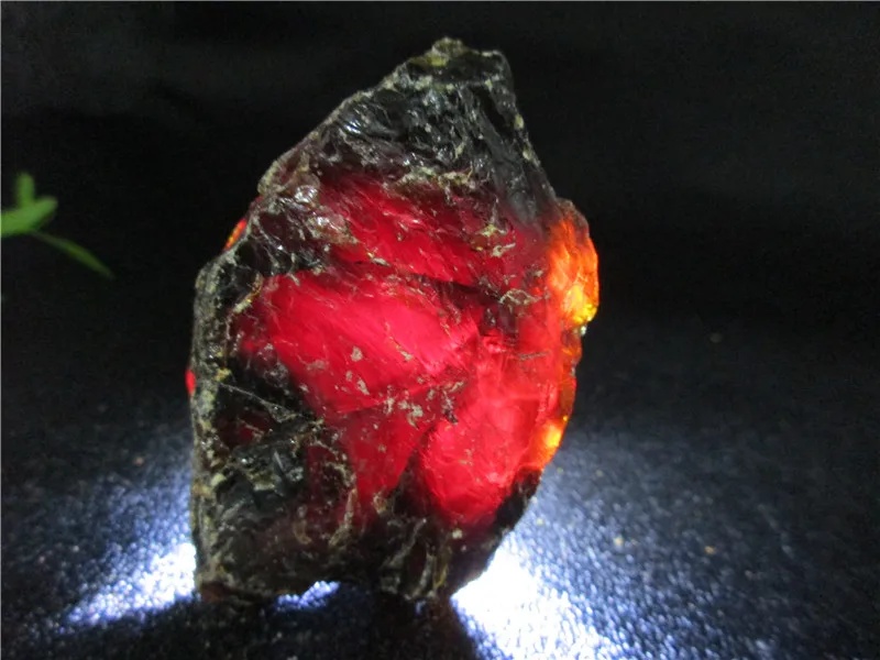 

Natural Red Blood Amber Minerals Stones Perot Blood Crystal Rock Specimens Mellite Noneystone Processing of Raw Material