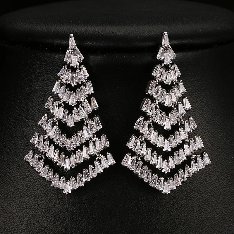 

Bettyue Brand Charm Fashion Gothic Style Unique Design Crystal White Cubic Zircon Personality Stud Earrings for Women Wedding