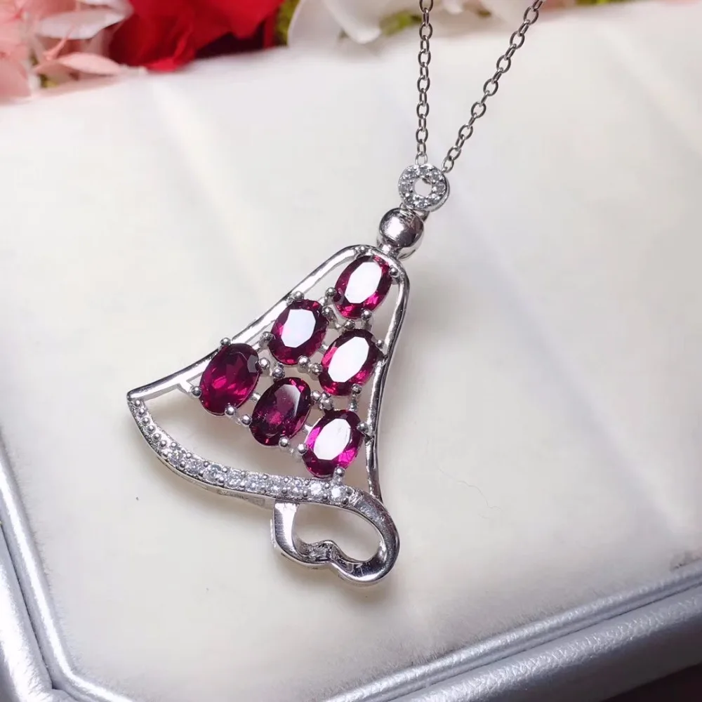

Natural garnet brooch, 925 sterling silver, beautiful brooch, flower style, beautiful color, price is suitable