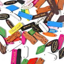 50pcs גיאומטרי עץ כפתור "יד" תגיות עץ בגד תפירת אביזרי בגדים בעבודת יד רעיונות קרפט DIY(China)