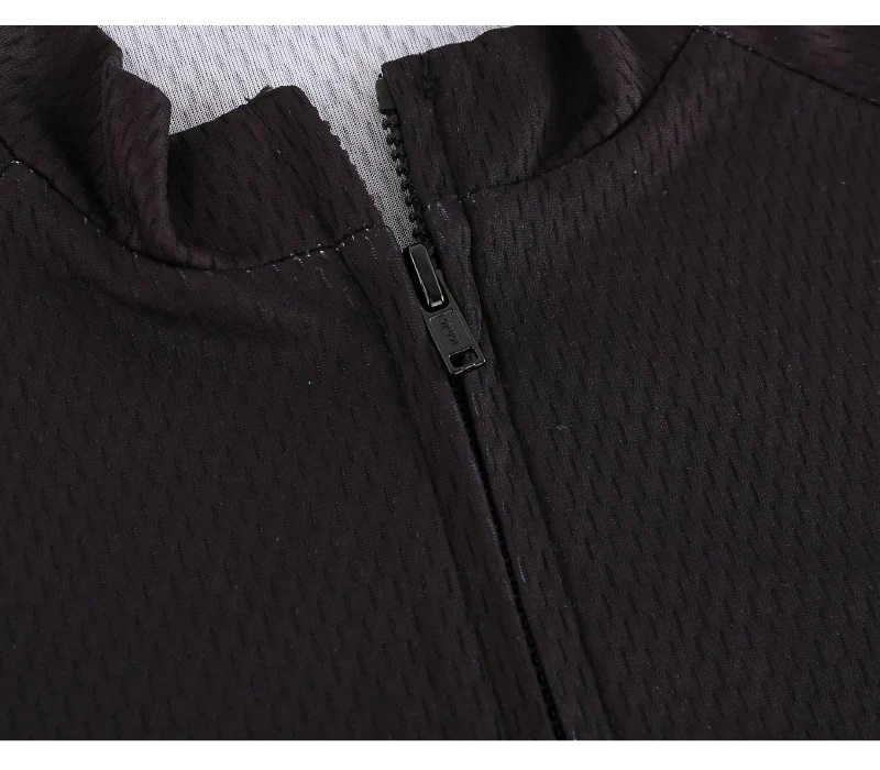 SLEEVE-Jacquard-weave-fabric-on-sleeves
