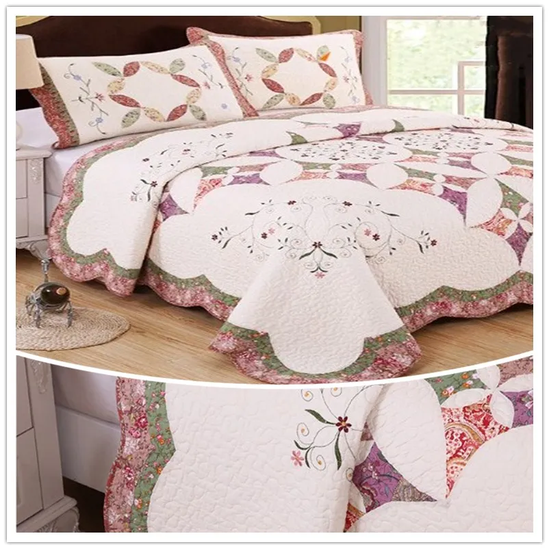 High quality quilted quilt. Hand stitched fabric stitching quilt. Three