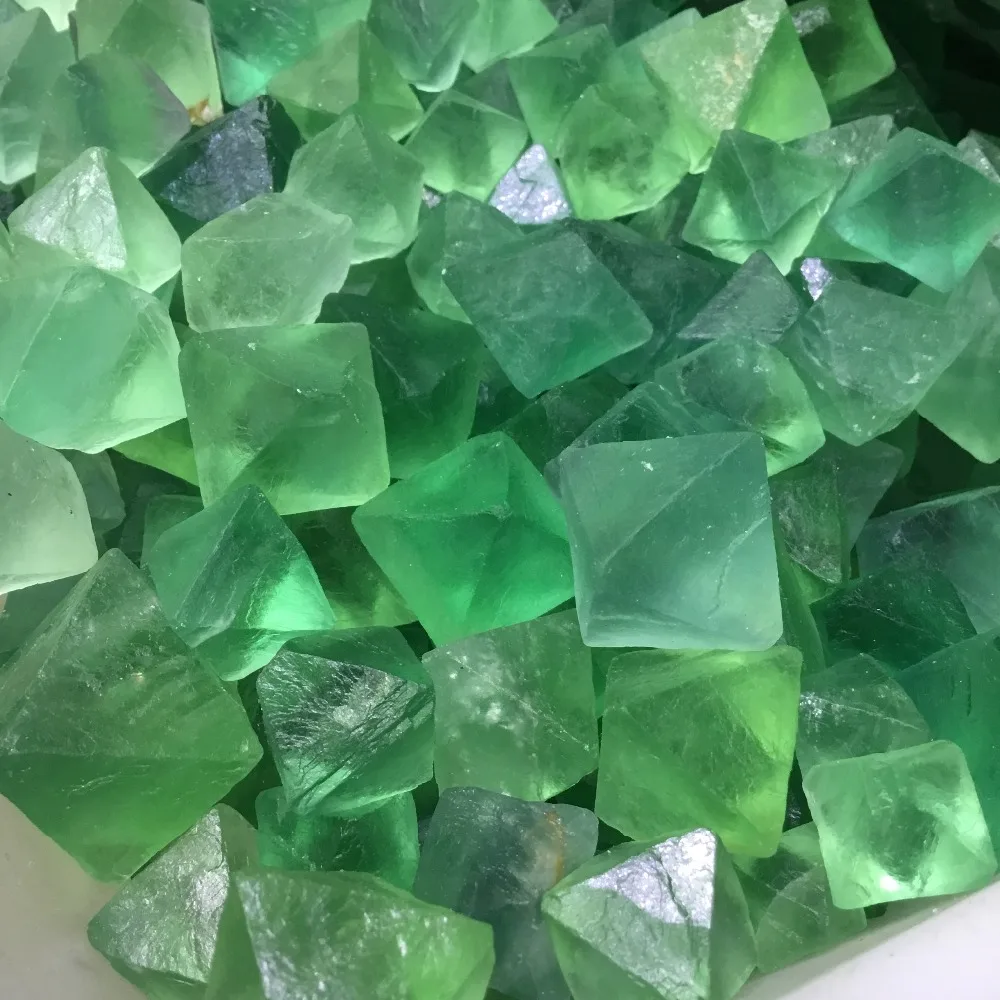 200 г природных драгоценных камней зеленого флюорита октаэдр для украшения