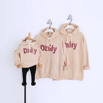 

Family Clothing Matching Mother Daughter Father Son Hooded Hoodies Letter Loose T-shirt for Girl mae e filha Family Look Spring