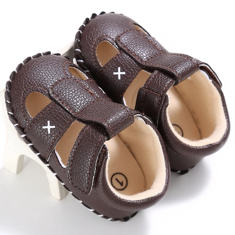 Подъем молодые летние из искусственной кожи для маленьких мальчиков сандалии на мягкой подошве нескользящей сплошной обувь для маленьких