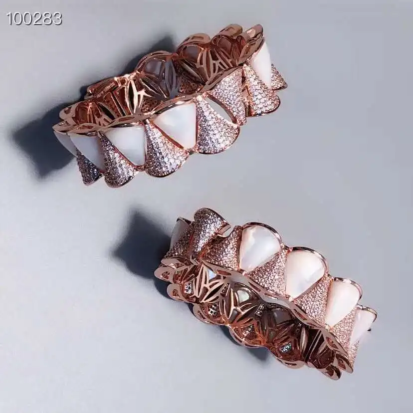 

Fan Bracelet inlaid with Modern stylish French quality Luxurious bracelet and bracelet for nobles Personality Party