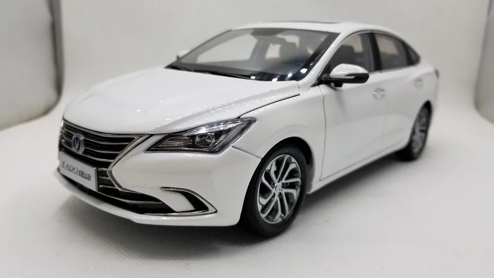 1:18 литая под давлением модель для Changan Yidong Eado 2018 игрушечный автомобиль из сплава