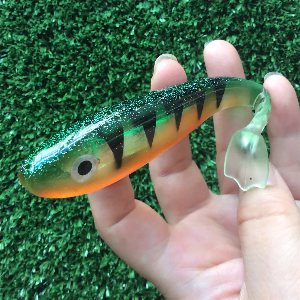 

NOEBY 4PCS/LOT BIG Soft fishing lure 20g/13cm 5colors 3d soft body reticular rainbow paper Artificial frog shaped fish tail