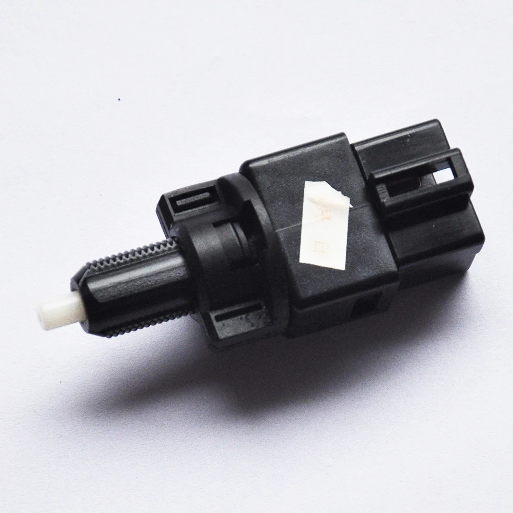 

Stop Lamp Switch For Mitsubishi Pajero IO Outlander Lancer V73 V75 V97 V98 H66W H67W H76W CS3A CY4A CZ4A CU4W CU5W MR228924
