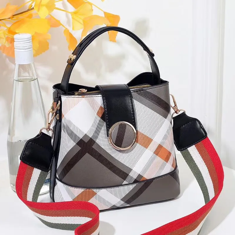 

2019 New Summer Luxury Fashion Wide Straps Shoulder Messenger Bags Panelled Women Purse and Handbags