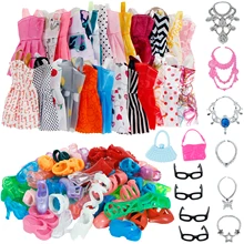32 artículos/juego de accesorios para muñecas = 10 vestidos bonitos de moda surtidos + 4 gafas + 6 collares + 2 bolsos + 10 Zapatos Ropa de vestir para muñecas Barbie(China)