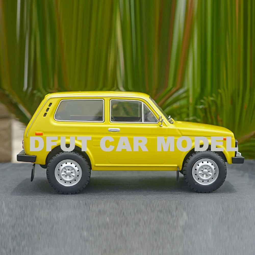 Модель автомобиля Лада Нива из 1:18 сплава детские игрушечные машинки