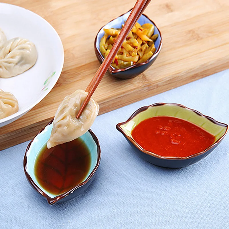 

1pcs Creative Crafts Ceramic Leaves Dishes Japanese Sushi Vinegar Snack Dishes Seasoning Sauce China Sauce Dishes and Cutlery