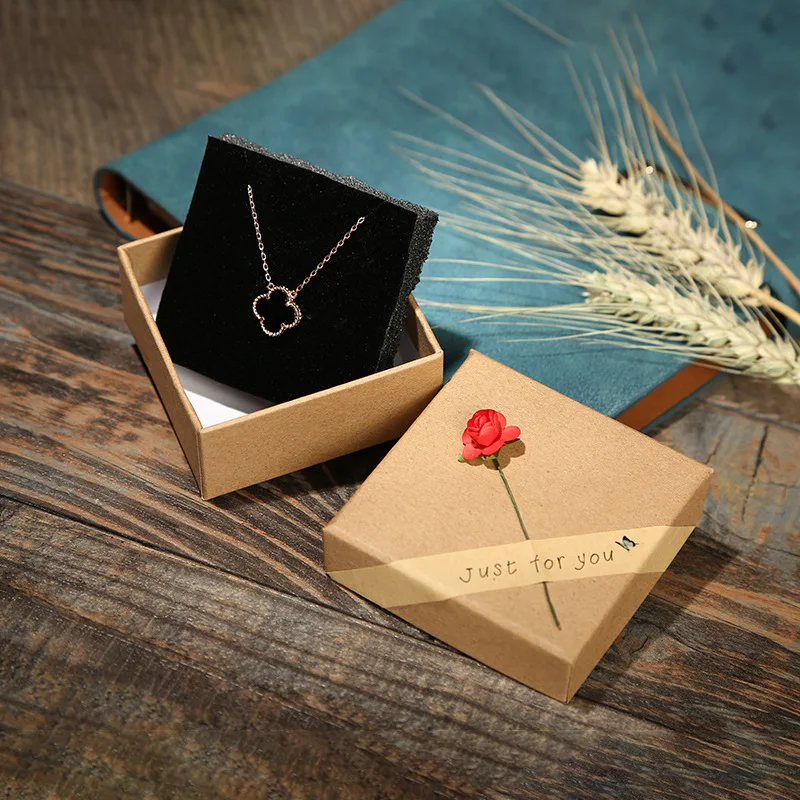 12 шт./лот, коричневые коробки для ювелирных изделий из крафт-бумаги с розовым цветком, наполненная хлопком, матовая серьга, кольцо, ожерелья, подарочные коробки, чехол