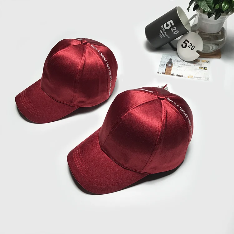 Новинка 2018 года женский письмо длинный ремень шелковые атласы Бейсбол кепки Snapback шапки для мужчин женщин отдыха Регулируемый Хип Хоп Шляпа