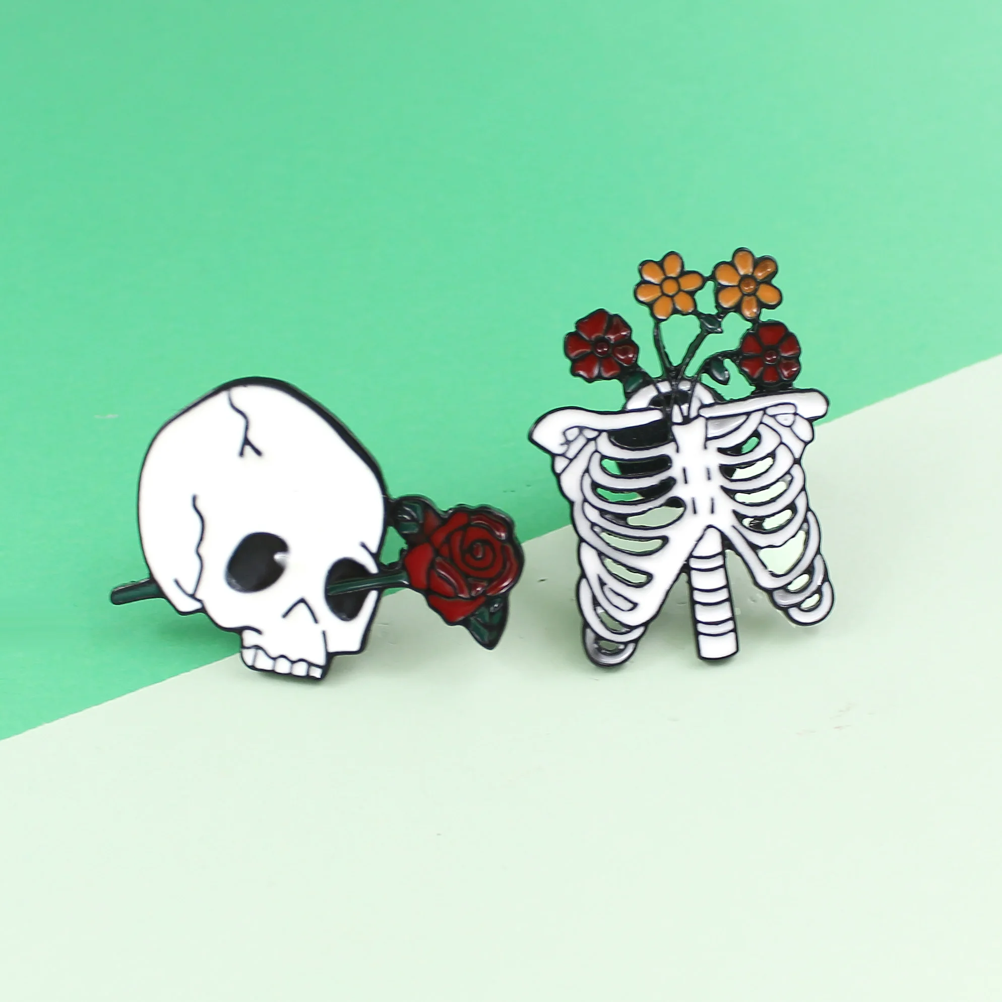 

2 Style Gothic Enamel Pins Skeleton Rose Skull Rib Flowers Horror Badge Brooch Halloween Jewelry Gift