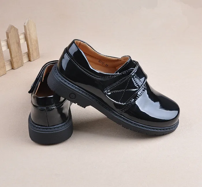 Детская обувь из лакированной кожи для мальчиков; Студенческая черная обувь; модная детская обувь для выступлений; обувь; светящаяся обувь