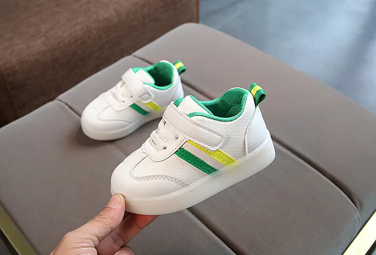 New Children Luminous Shoes Boys Girls Stripe Sport Running Shoes Baby Lights Fashion Sneakers Toddler Kids LED Sneakers