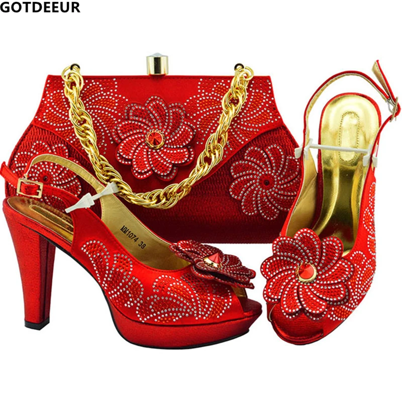 Italie En royal Nigérian peach Assorti purple Dernière Mis Décoré lemon red 2018 Gold Blue Mariage Et Green Chaussures Italiennes Femmes Appliques De Conception Avec Sac qWBBgZpaw