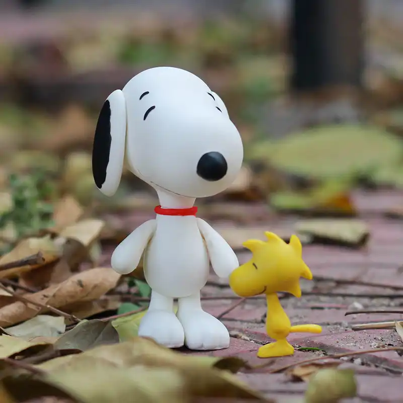 snoopy action figure