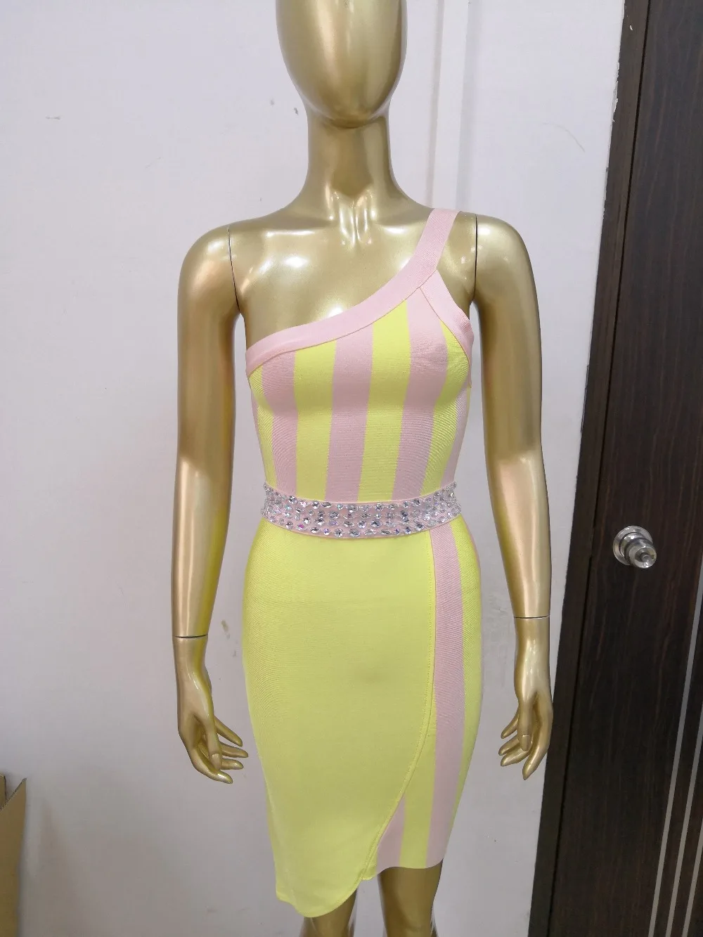 High Quality Yellow Pink Black Striped One Shoulder Rayon Bandage Dress Homecoming Party Bodycon Dress High Quality Yellow Pink Black Striped One Shoulder Rayon Bandage Dress Homecoming Party Bodycon Dress