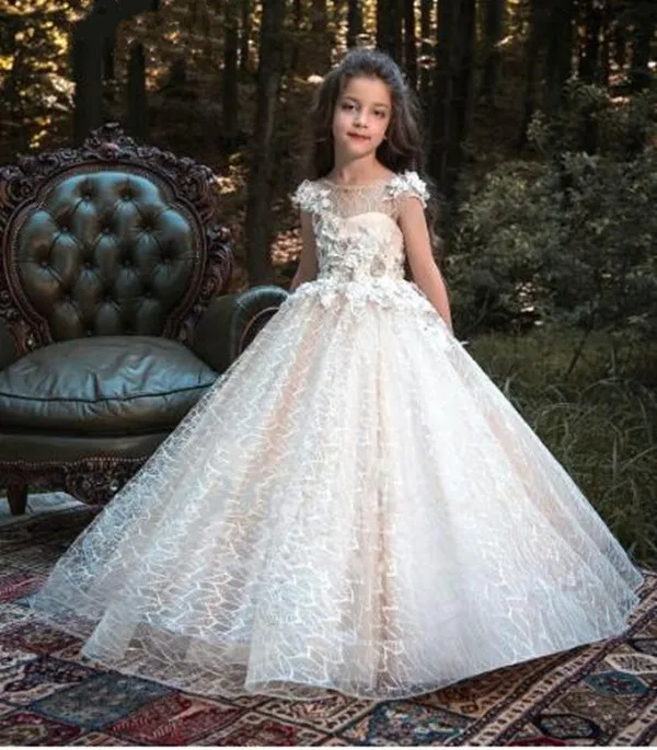 

New Luxury Flower Girl Dress for Wedding Ball Gown 3D Flowers Appliqued Lace Girls Communion Gown White Ivory