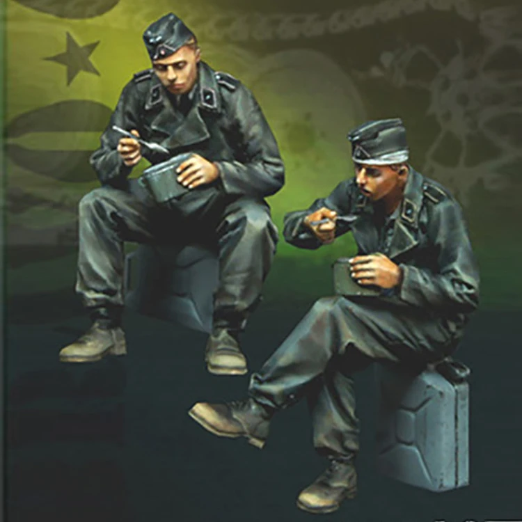 

2pcs scale 1/35 unpainted resin figures soldier model of WWII German soldiers in meal