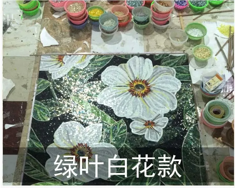 Green leaf white flower