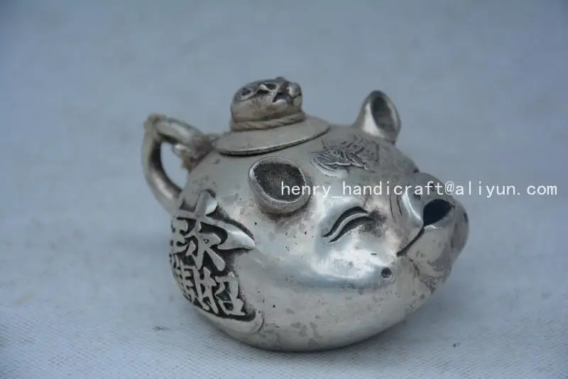 

Very rare Qing Dynasty (QianLong1711-1799)silver teapot, pig,Decoration