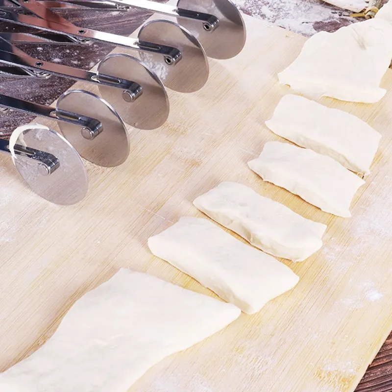 

Top quality double heads multi wheels roller pizza cutter,dough divider cutter,pizza cake baking peeler pizza knife