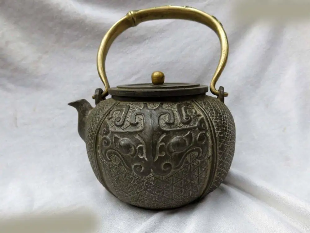 

China iron fine workmanship carven Beautiful texture Teapot Sculpture Statue