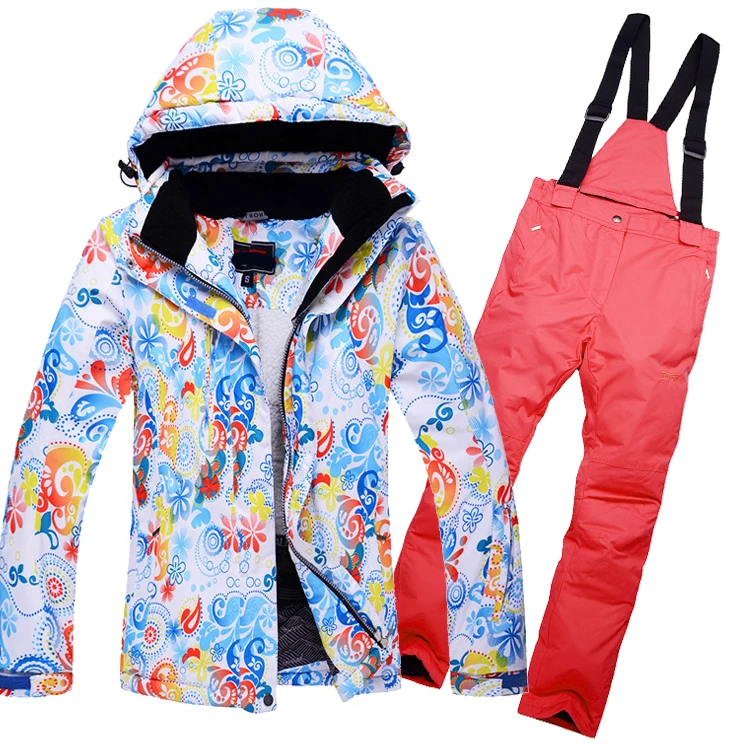 Прокат одежды для горнолыжного спорта. Яркая зимняя одежда. Красный и оранжевый в одежде горнолыжной. Лыжные костюмы Норман. Лыжный костюм напрокат.