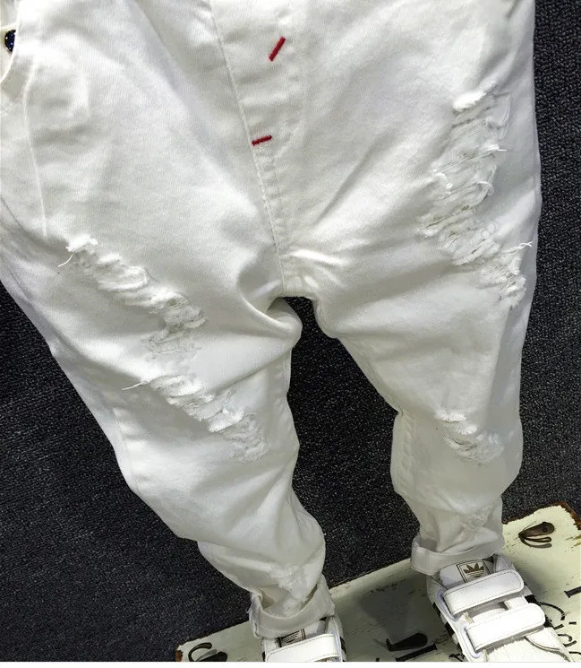 Детские штаны с дырками, брюки г. джинсы для маленьких мальчиков брендовые Модные осенние белые детские брюки детская одежда AQ890