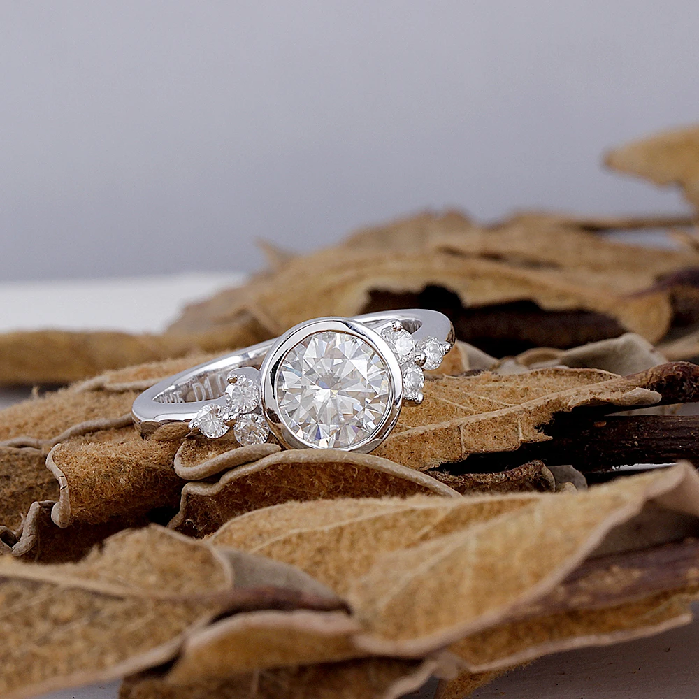 MOISSANITE EMGAGEMENT RING (2)