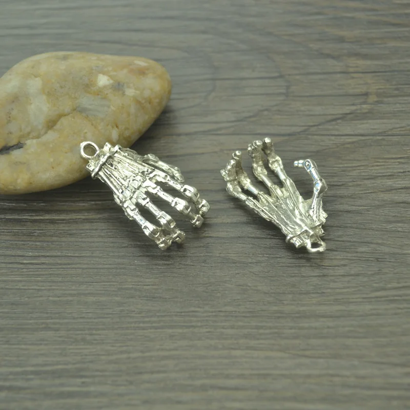 5 pcs Antique tibetan Silver hand Charms metal Pendants for Jewelry