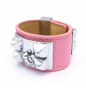 

The United States Street beat stars large rivets metal wide bracelet bracelet