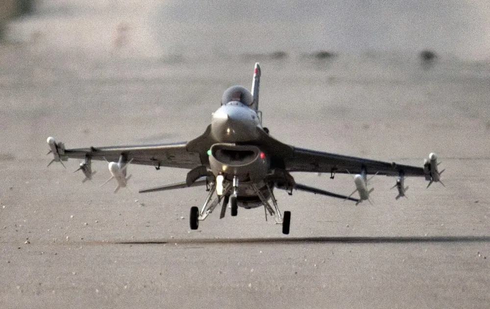 FW 90F16016