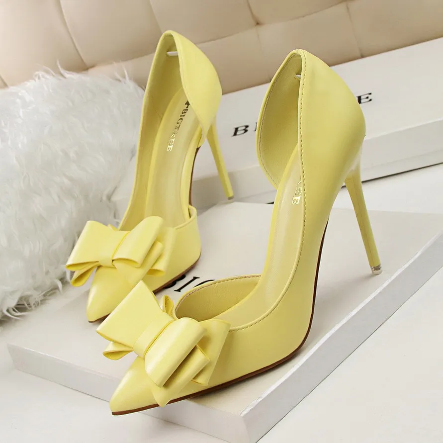 Женские туфли-лодочки с острым носком и милым бантом в Корейском стиле; 7 цветов; новые модные пикантные туфли из лакированной кожи на высоком каблуке с вырезами по бокам - Цвет: Светло-желтый