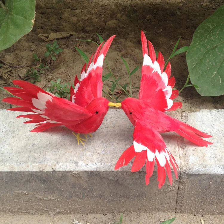 ALAS DE PLUMAS ROJAS