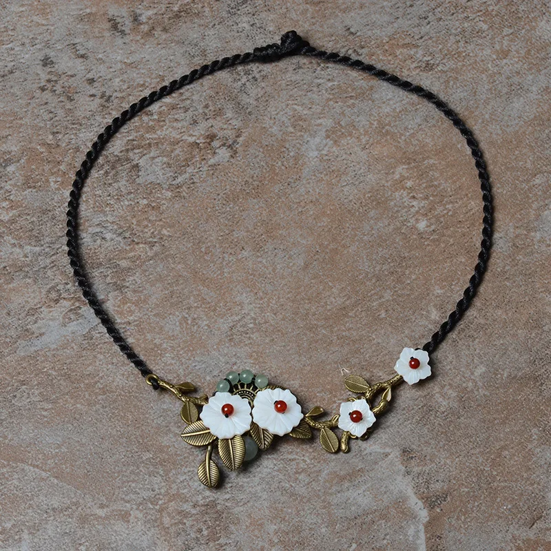 Новое оригинальное керамическое ожерелье из авантюрина короткое с цветами