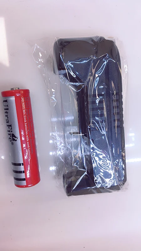 قوية الليزر مضيا مقدم + كيس واحد من رؤساء الأخضر Caneta الليزر القلم مؤشر SDLaser303 حرق الليزر مع آمنة مفتاح قوية الليزر مضيا مقدم + كيس واحد من رؤساء الأخضر Caneta الليزر القلم مؤشر SDLaser303 حرق الليزر مع آمنة مفتاح