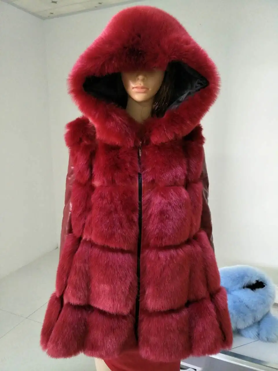 Новые женские шубы из искусственного меха для теплого пальто с капюшоном женские зимние жилеты с отстегивающимся рукавом пальто - Цвет: wine red