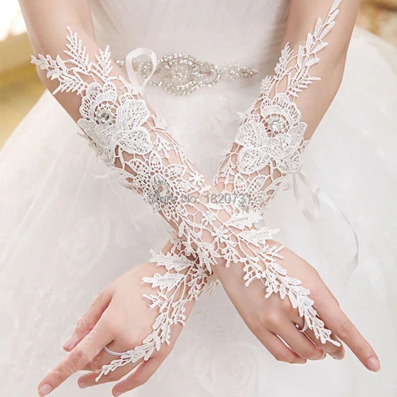 Новое поступление 2019 Свадебные перчатки Роскошные кружева перчатки с цветочным узором Полые свадебное платье аксессуары белые перчатки