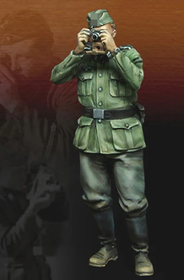 

1/35 Resin Figure Building Kit take a photograph