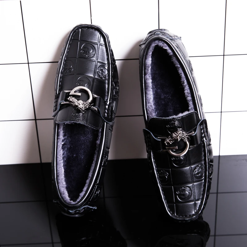 white De Casuais Sola black 44 Quentes Tamanho amp; 38 Homens White Mocassins Quente Fur Flats Venda on Moda Respirável Sapatos Abelha Black Slip Metal Dirigindo YUFwSgfq