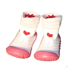 Носки для маленьких девочек и мальчиков с резиновой подошвой, нескользящие носки для малышей, домашние тапочки, носки для младенцев, мягкая подошва, Ws917
