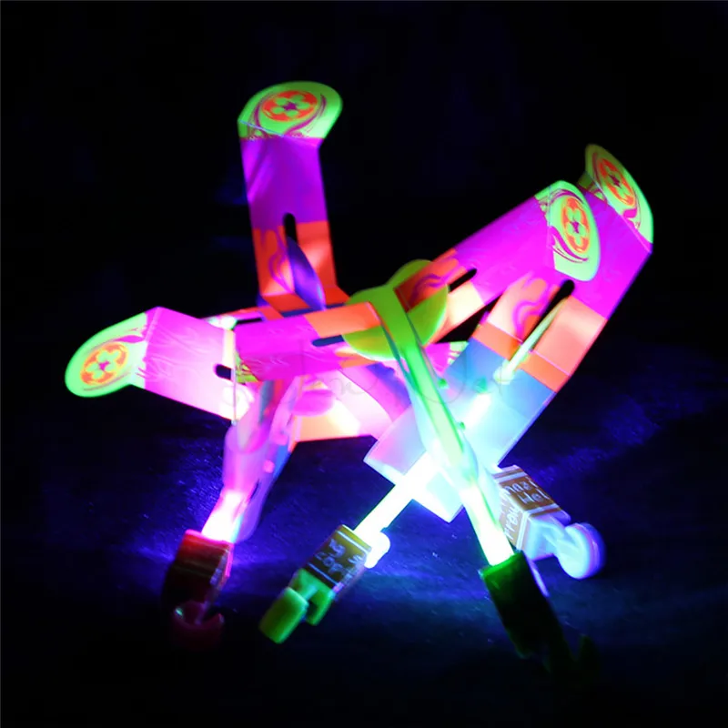 популярные игрушки. разноцветный водопад. люминофорные палочки. остров ваадху мальдивы. игрушки которые светятся.