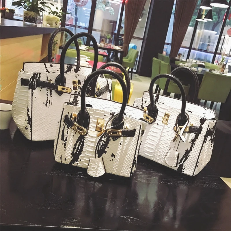 

High quality pu leather large tote snake printed white black bag women handbags with chain send silk scarf