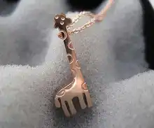 Lindo de la jirafa colgante gargantilla collar titanium de acero y oro de rose plateado mujer joyería fina regalo de cumpleaños envío libre nunca se desvanecen
