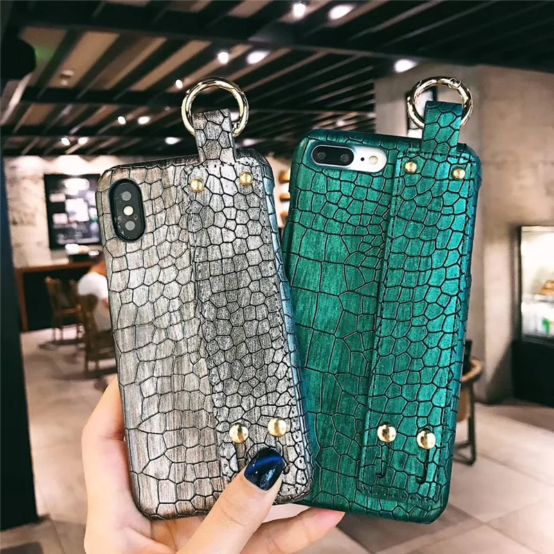 LUDI Luxury Leather wrist Strap Phone Case for iPhone 7 Case Vintage Crocodile Hard PU Phone Capa for iPhone X 6 6S 7 8 Plus Hot07